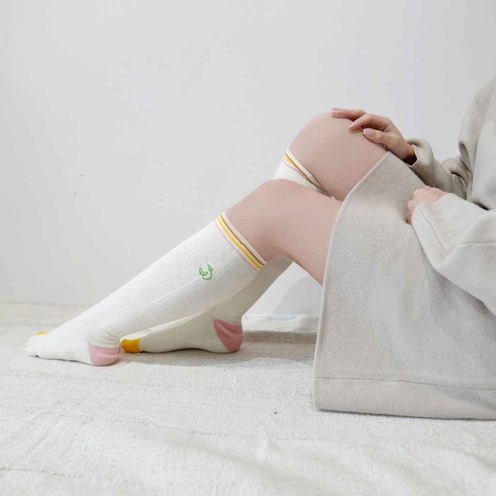 足のむくみ（浮腫）＆冷え予防・防止！綿混で毎日履きやすい日本製の着圧５本指ハイソックス