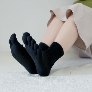 足の臭い、冷え性、腰痛や肩こりに！日本製奈良県産 履き口ゆったり「コットンとシルクの五本指ソックス」