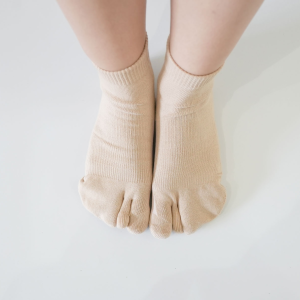外反母趾の痛みを軽減！医師と開発した日本製奈良県産「外反母趾足袋型サポーターソックス」